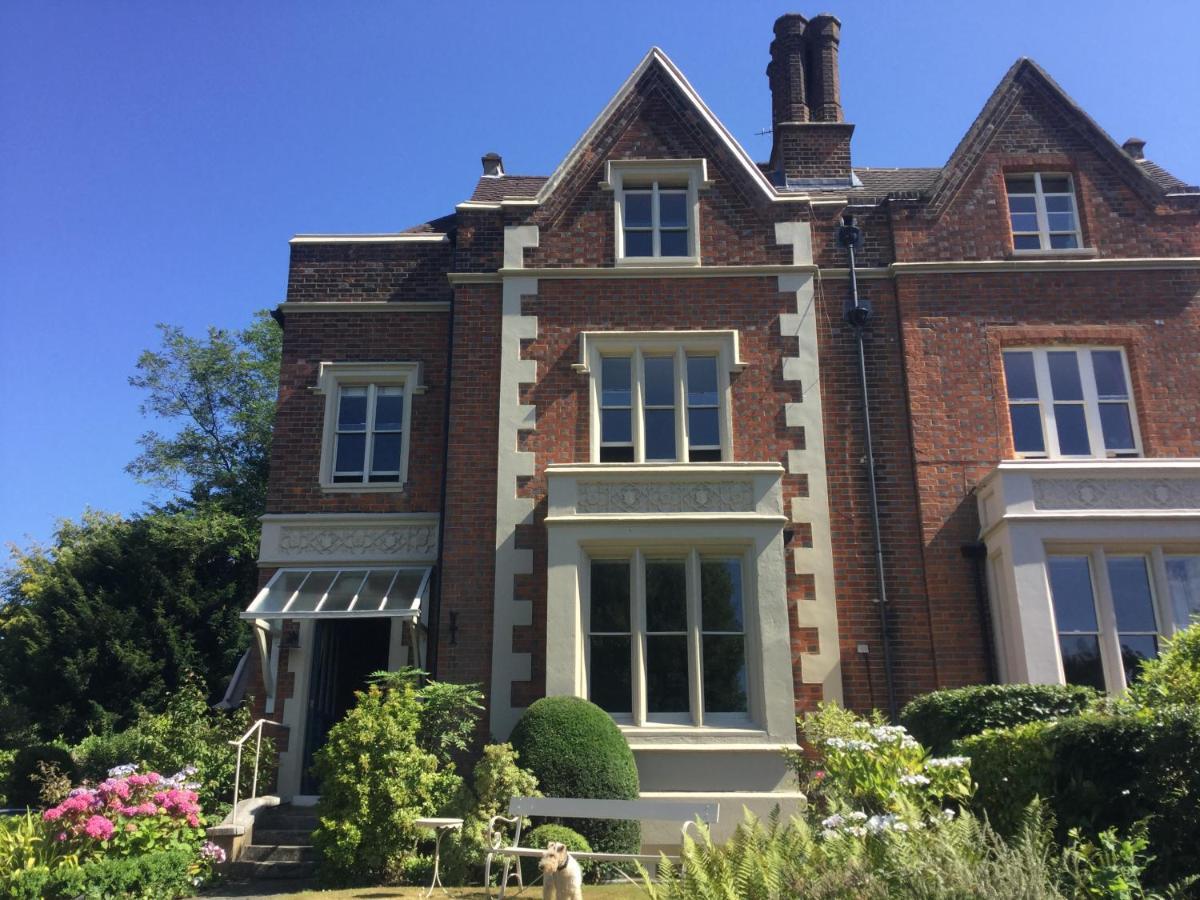 The Waltons Dorking Exterior foto