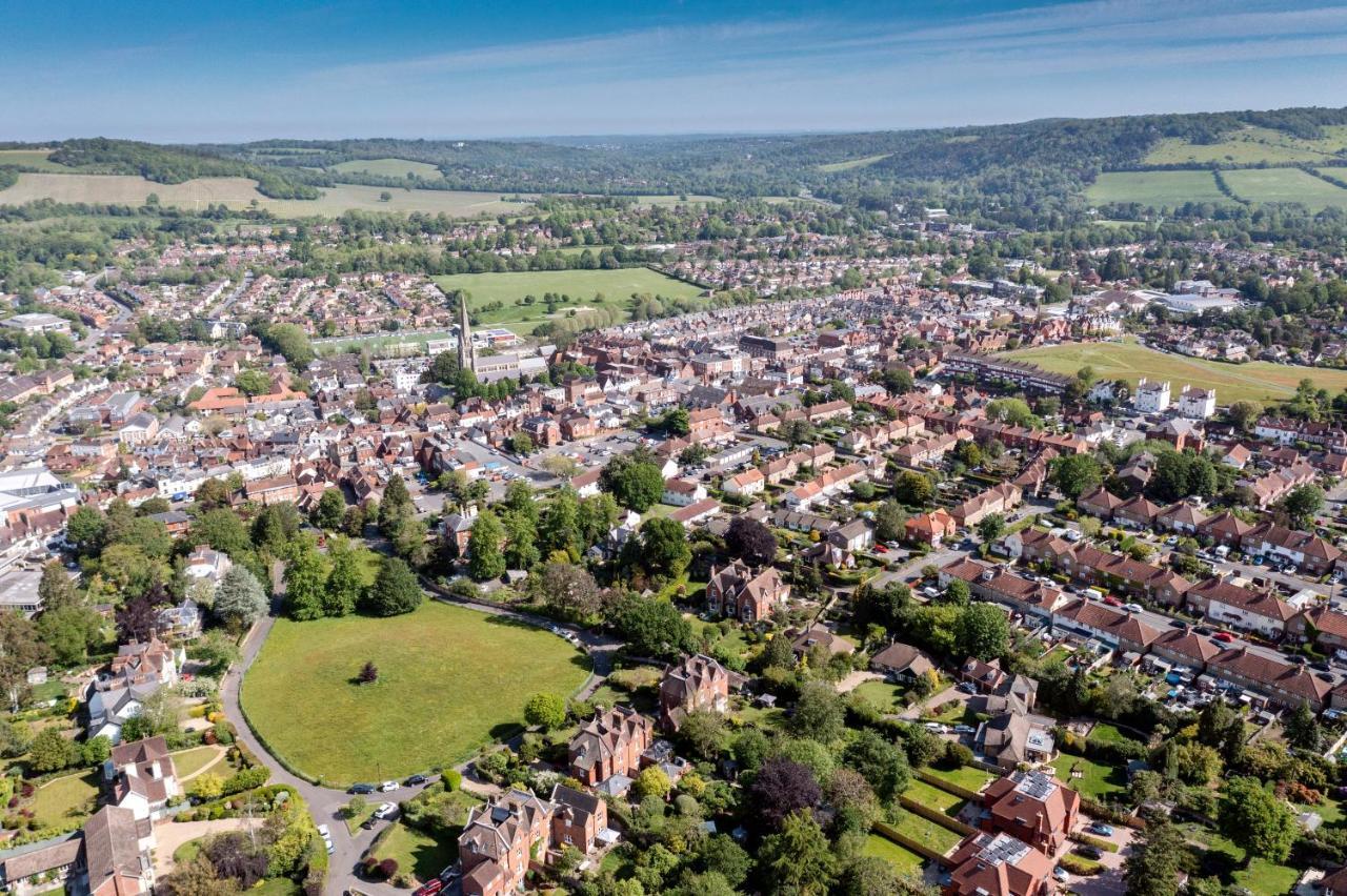 The Waltons Dorking Exterior foto
