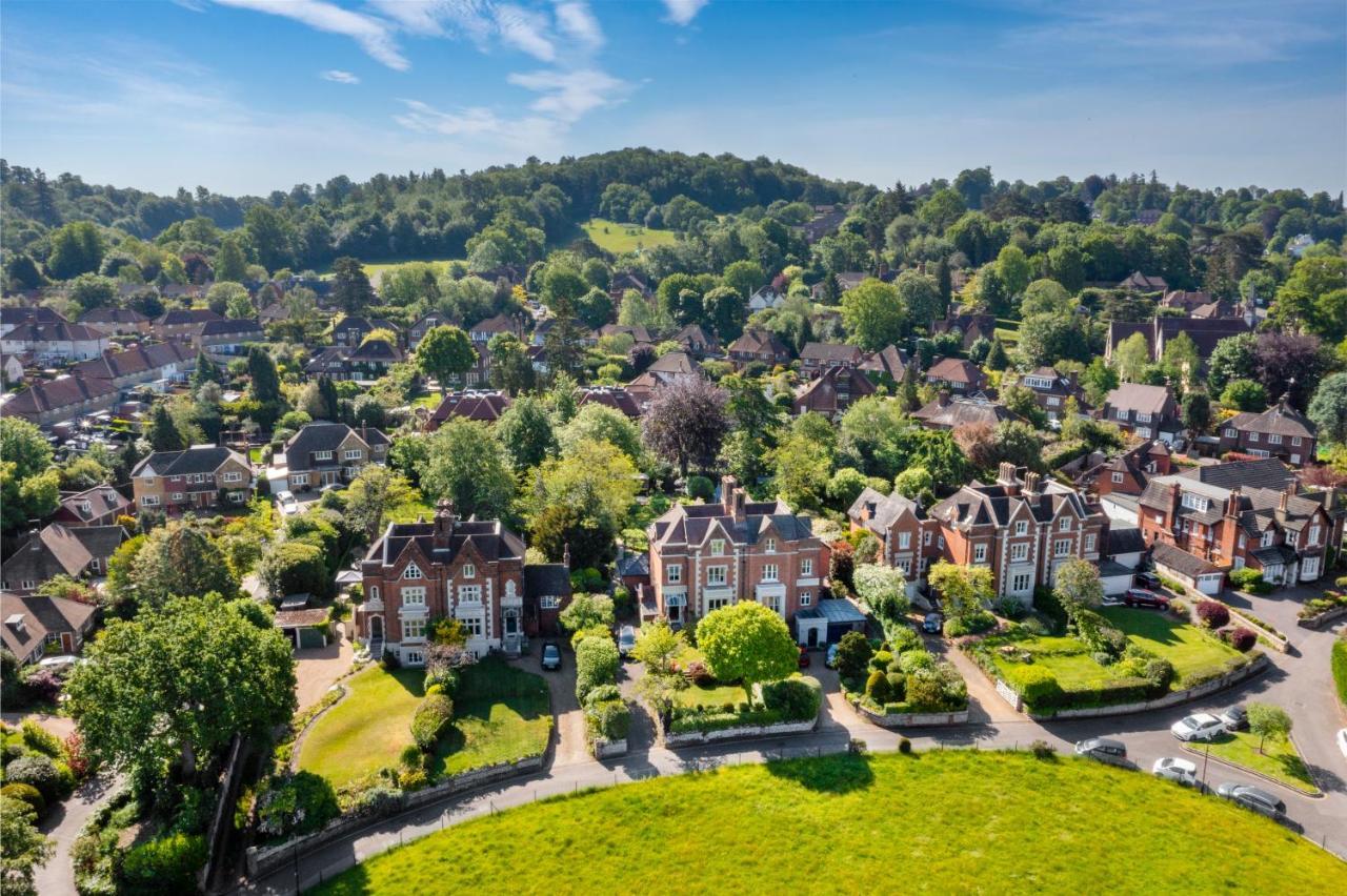 The Waltons Dorking Exterior foto