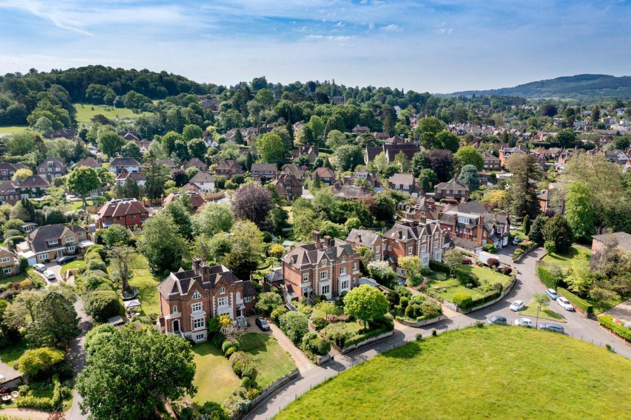 The Waltons Dorking Exterior foto